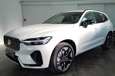 Volvo XC60 B5 B AWD Ultra Dark