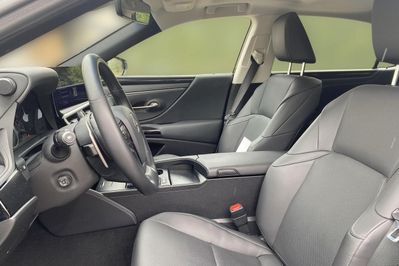 Lexus ES 300h F Sport Design