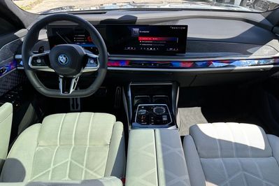 BMW Seria 7 M760e PHEV xDrive sport-aut