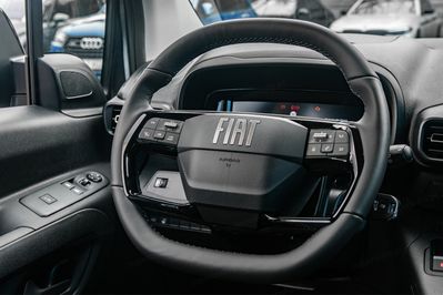 Fiat Doblo Cargo/Van Zabudowa Brygadowa AT8