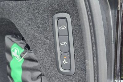 Volvo XC90 T8 AWD Plug-In Hybrid Ultra Black Edition 7os aut