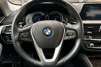 BMW Seria 5 530e iPerformance xDrive Sport Line sport aut