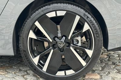 Peugeot 308 GT e-DCS6 1.2 mHEV