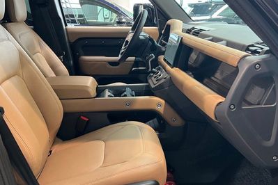 Land Rover Defender 110 3.0 D250 X-Dynamic HSE