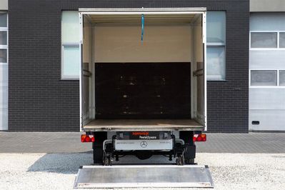 Mercedes Sprinter 316 Kontener + Winda
