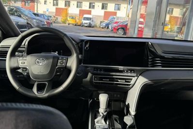 Toyota Camry Prestige 2.5 Hybrid Dynamic Force