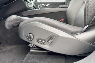 Volvo XC60 B5 B AWD Plus Dark aut