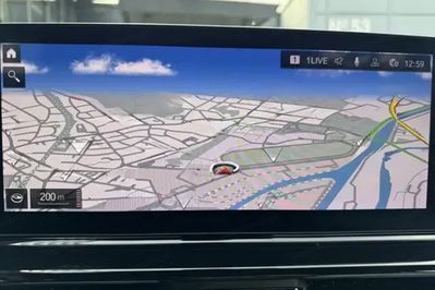 BMW Seria 8 840i xDrive Karbiolet