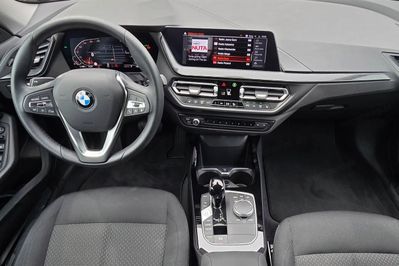 BMW Seria 2 218i Advantage aut