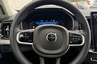 Volvo XC90 T8 AWD Plug-In Hybrid Ultra Dark 7os