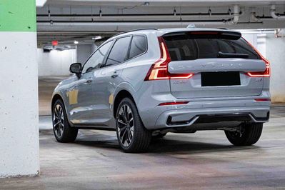 Volvo XC60 B5 AWD Ultra Dark