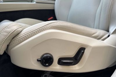 Volvo XC60 B5 B AWD Ultra Bright