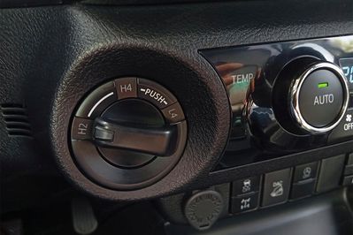 Toyota HiLux Invincible 4x4 AT
