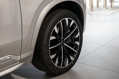 Volvo XC90 T8 AWD Plug-In Hybrid Ultra Bright