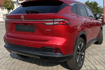 MG HS 1.5T HEV+ Excite aut