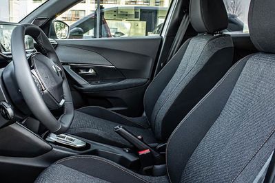 Peugeot 2008 Business e-DCS6 1.2 PureTech mHEV
