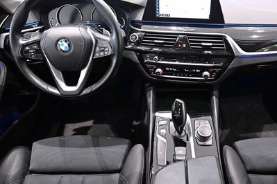BMW Seria 5 520i Sport Line