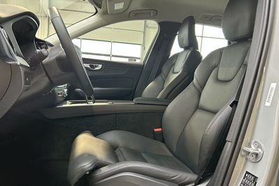 Volvo XC60 B5 B AWD Plus Bright