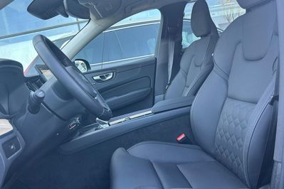 Volvo XC60 B5 B AWD Plus Dark aut