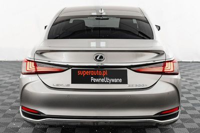 Lexus ES 300h Business Edition +