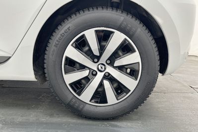 Renault Clio Equilibre 1.6 E-Tech Hybrid AT