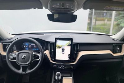 Volvo XC60 B5 B AWD Plus Dark aut