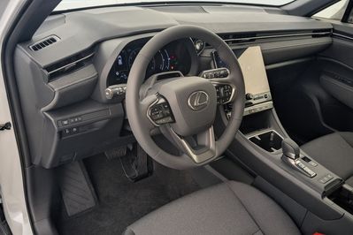 Lexus LBX 1.5 Hybrid AT