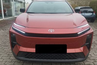 Toyota C-HR + Style BEV