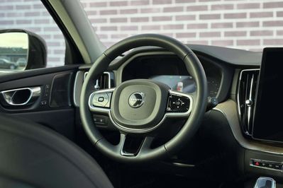 Volvo XC60 B5 AWD Ultra Dark