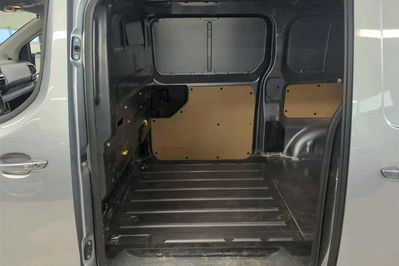 Peugeot Expert L1H1 EAT8