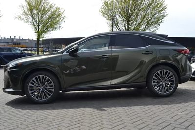 Lexus RX 450h+ Omotenashi