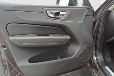 Volvo XC60 B5 B AWD Plus Dark