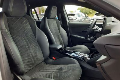 Peugeot 208 GT eDCS 1.2 mHEV