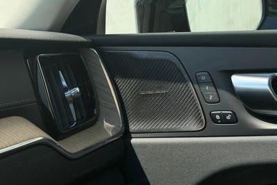 Volvo XC60 T6 Plug-In Hybrid AWD Ultra Dark