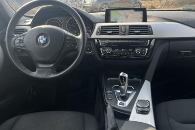 BMW Seria 3 330e iPerformance Advantage