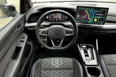 Volkswagen Golf 1.5 eTSI OPF R-Line DSG