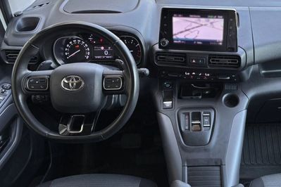 Toyota Proace City Verso 1.2 d-4T Family