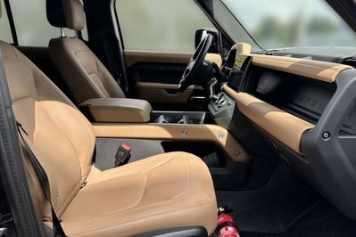 Land Rover Defender 110 D250 X-Dynamic HSE