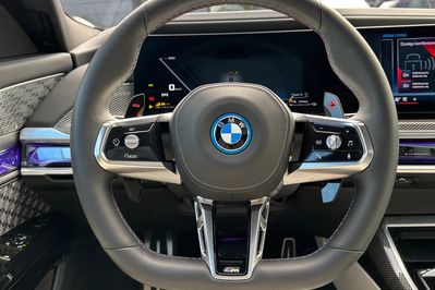 BMW Seria 7 M760e PHEV xDrive Individual Edition sport-aut