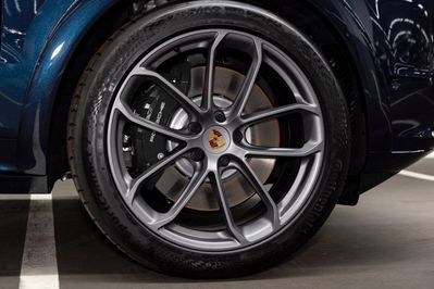 Porsche Cayenne Coupe E-Hybrid  Black Edition