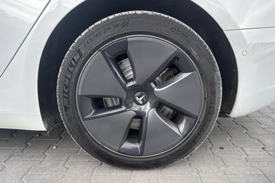 Tesla Model 3 RWD