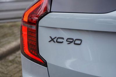 Volvo XC90 B5 B AWD Ultra Black Edition