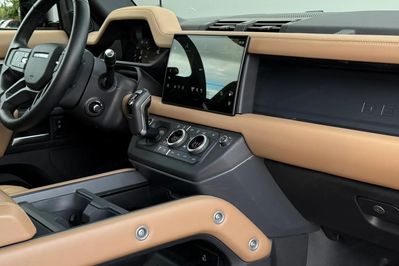 Land Rover Defender P425 x-Dynamic HSE