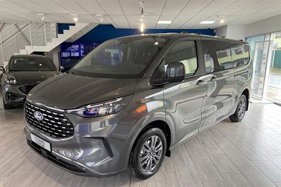 Ford Tourneo Custom 320 L2H1 Titanium A8