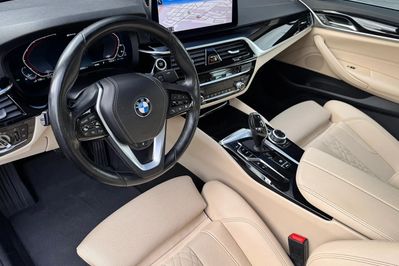 BMW Seria 5 530e Luxury Line