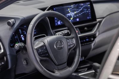 Lexus UX 300h F Sport AWD