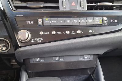 Lexus ES 300h Business Edition