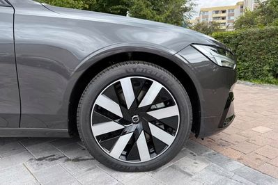 Volvo V90 T6 AWD Plug-In Hybrid Plus Dark