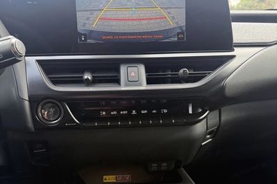 Lexus UX 300h F Sport Design