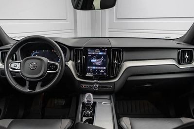 Volvo XC60 B4 D AWD Plus Dark